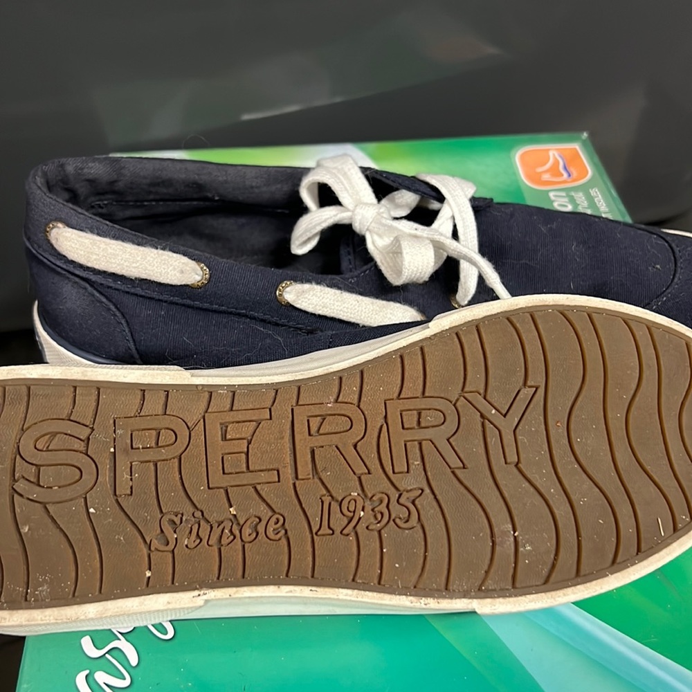 Sperry Topsiders in Navy, size 8.5